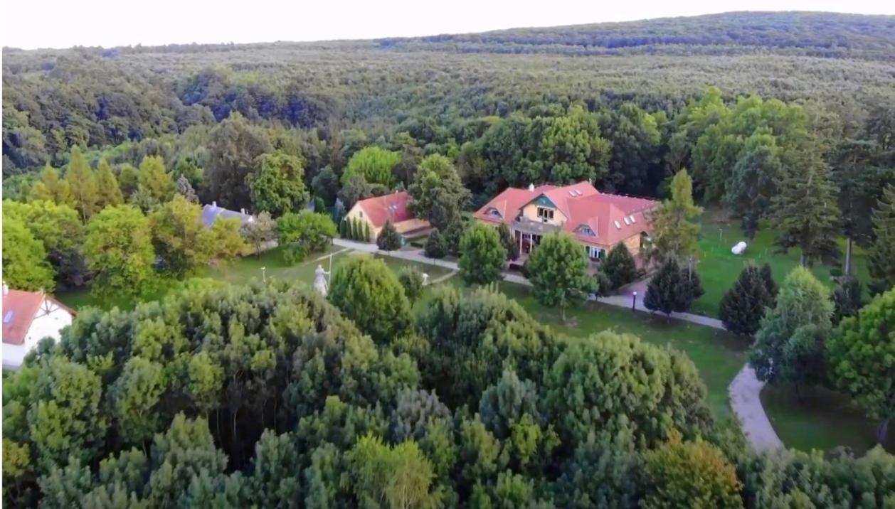 Bed and Breakfast Nagy-Magyarorszag Park Isztimér Exterior foto